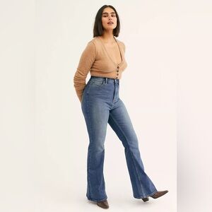 NWOT CRVY Robyn High-Rise Flare Jeans